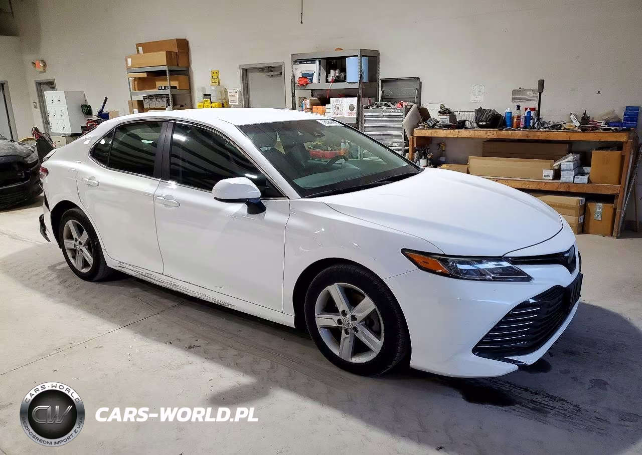 2018 Toyota Camry Le VIN:4T1B11HK7JU118585 - 4