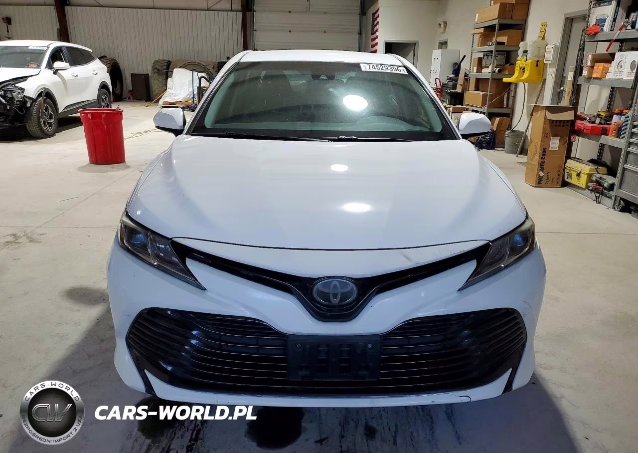 2018 Toyota Camry Le VIN:4T1B11HK7JU118585 - 5
