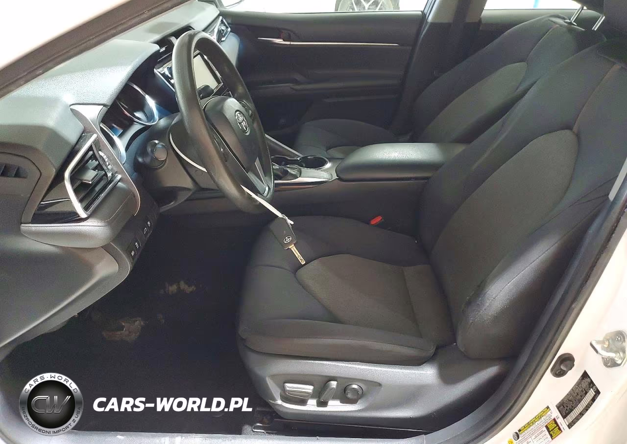 2018 Toyota Camry Le VIN:4T1B11HK7JU118585 - 7