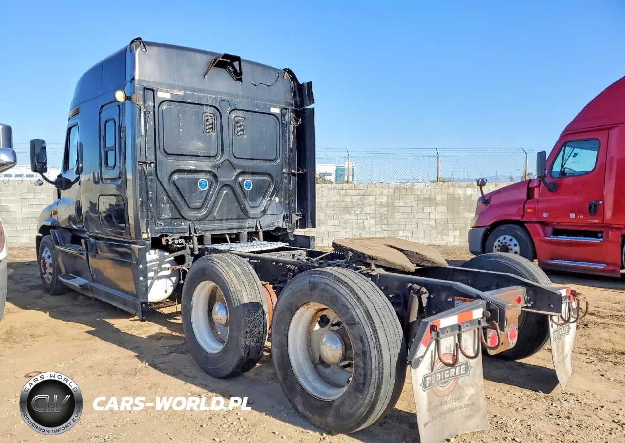2016 Freightliner Cascadia Semi Truck VIN:3AKJGLD56GSFN4451 - 3