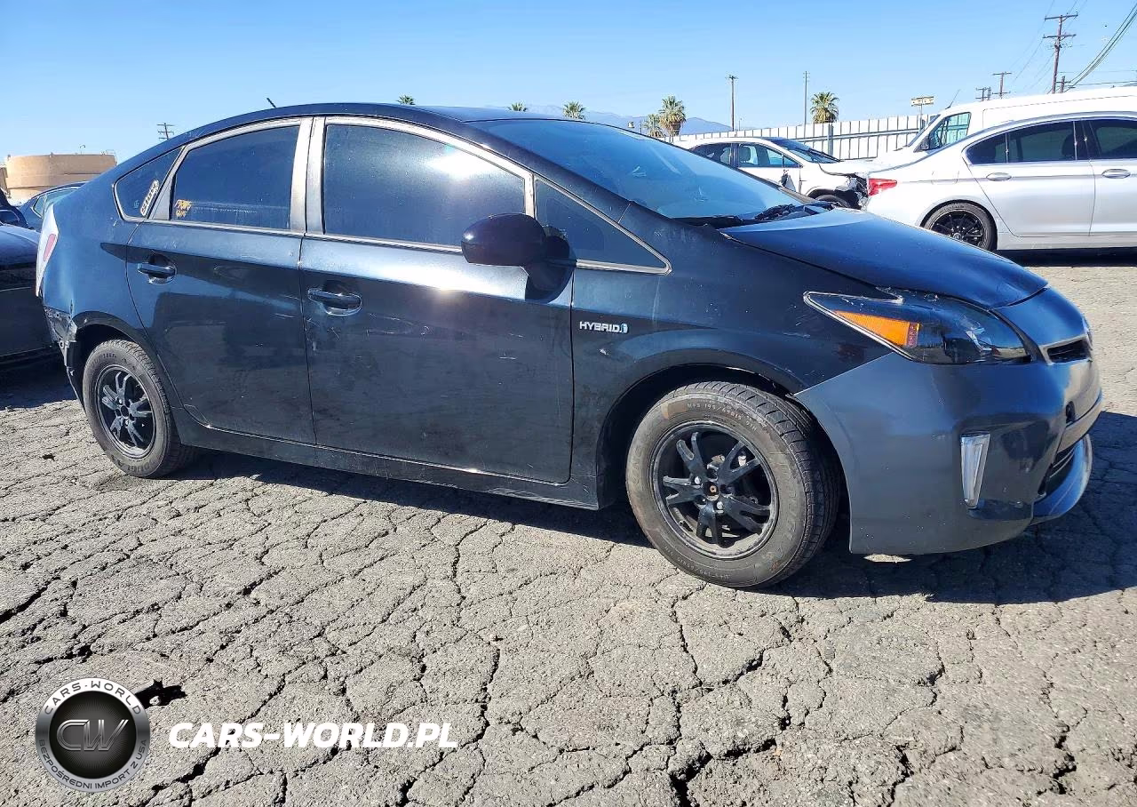 2015 Toyota Prius Two VIN:JTDKN3DU9F0439344 - 4