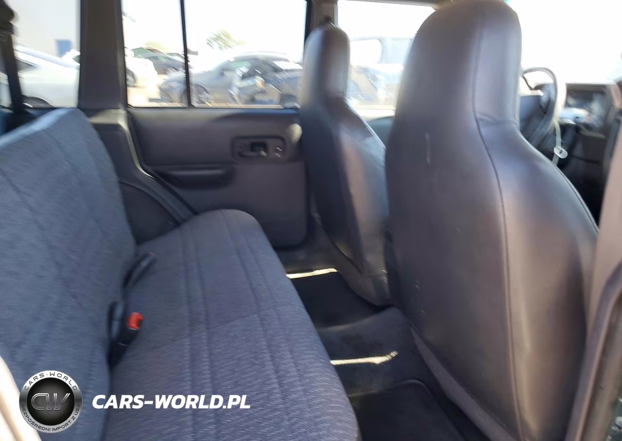 2000 Jeep Cherokee Sport VIN:1J4FT48S4YL261067 - 10
