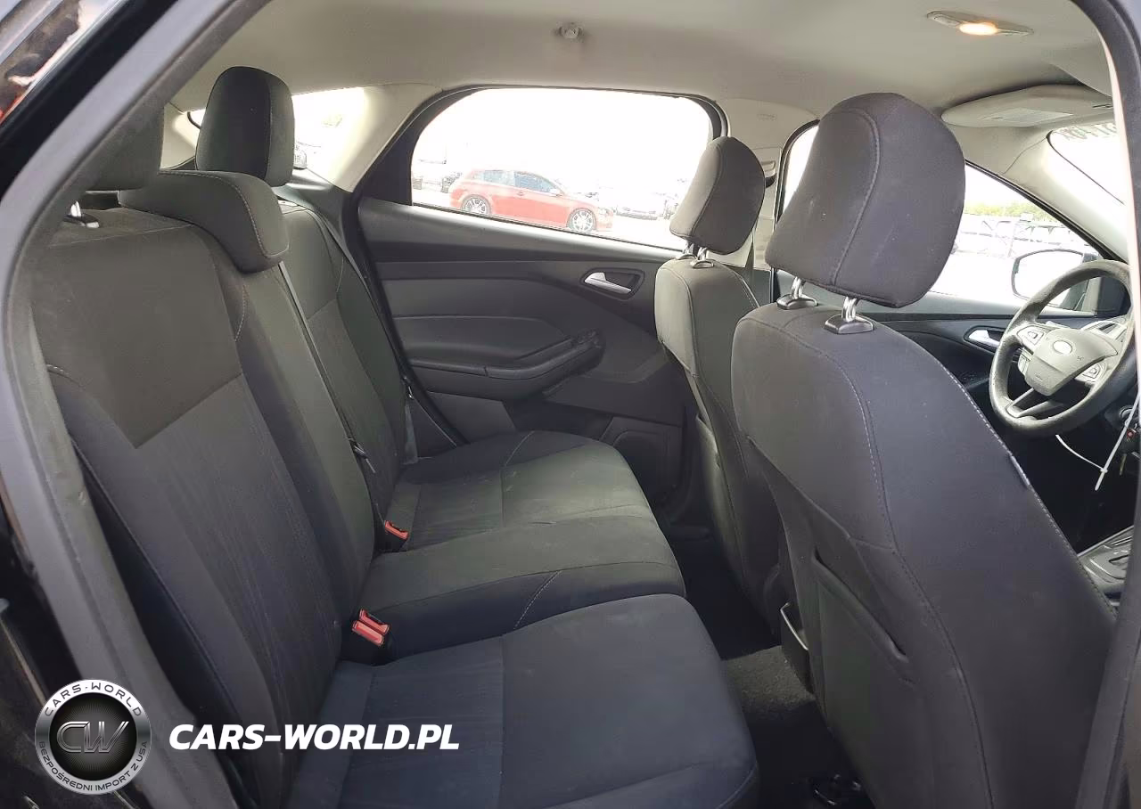 2016 Ford Focus Se VIN:1FADP3K26GL256106 - 10