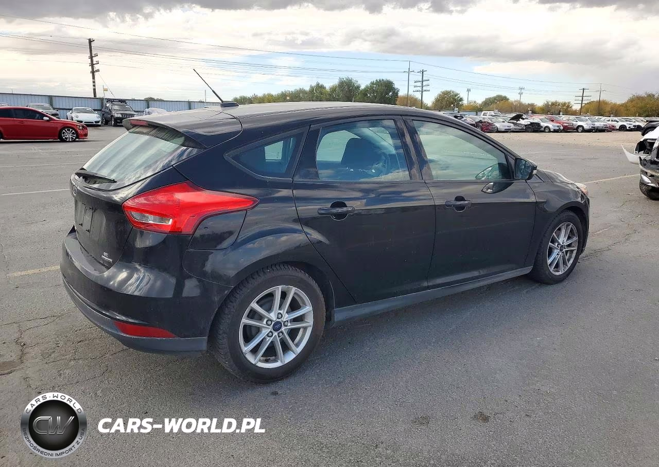 2016 Ford Focus Se VIN:1FADP3K26GL256106 - 3