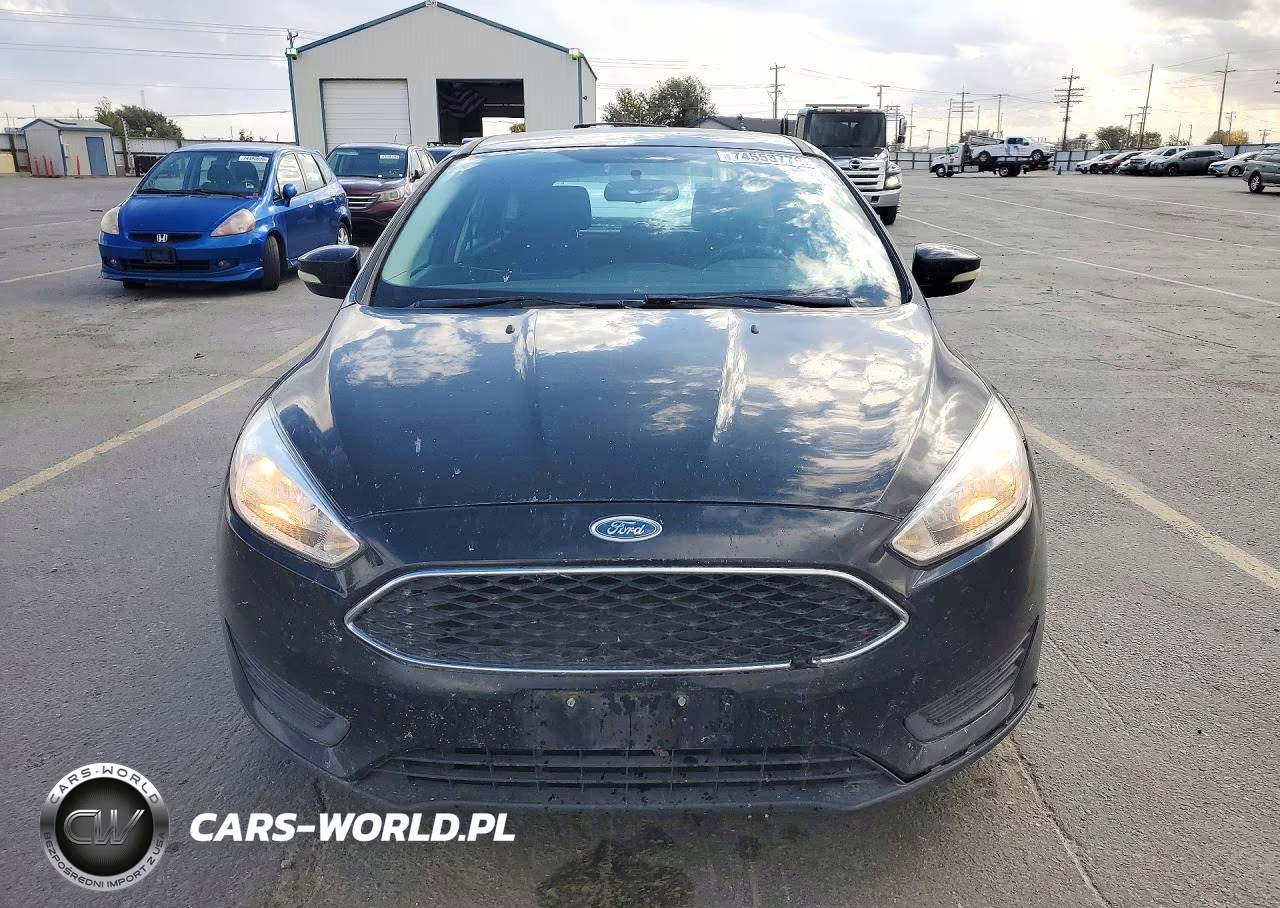2016 Ford Focus Se VIN:1FADP3K26GL256106 - 5