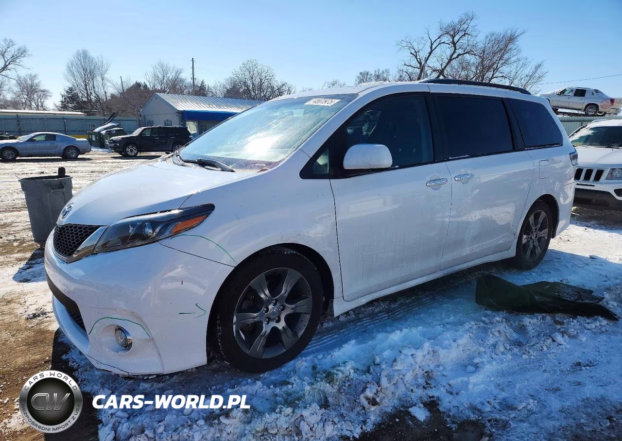 2015 Toyota Sienna Sport