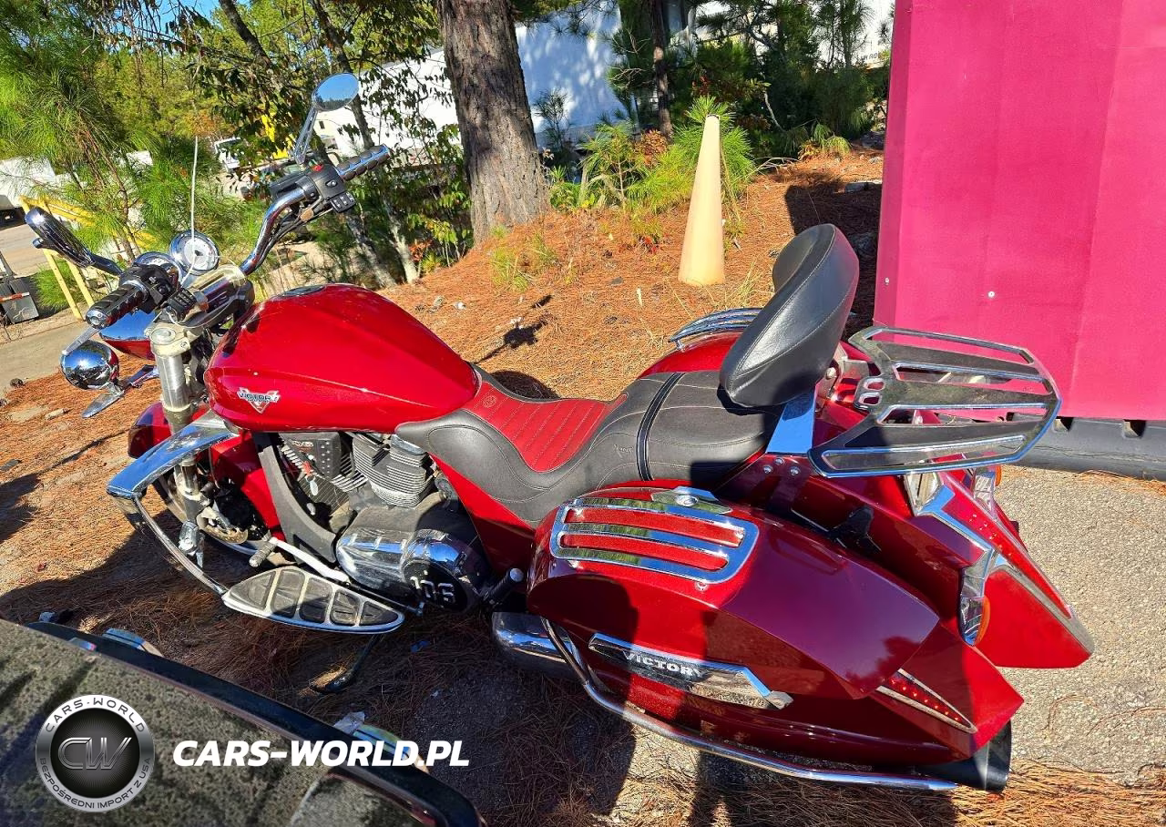 2011 Victory Motorcycles Cross Roads Standard VIN:5VPBB36N2B3006554 - 3