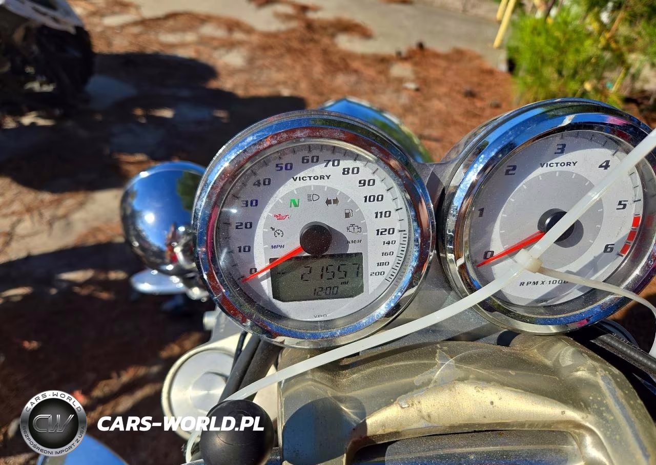 2011 Victory Motorcycles Cross Roads Standard VIN:5VPBB36N2B3006554 - 7