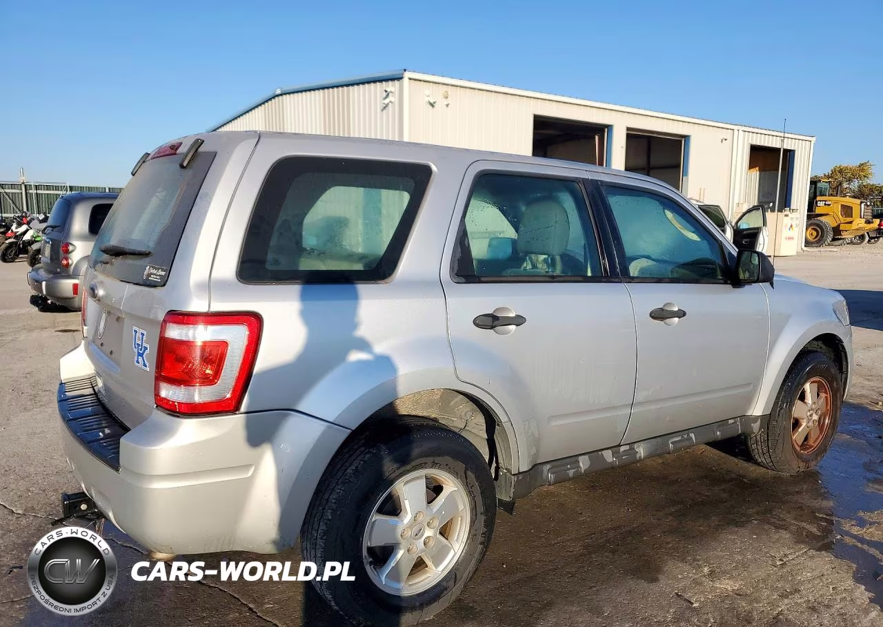 2011 Ford Escape Xls VIN:1FMCU0C73BKC41466 - 3