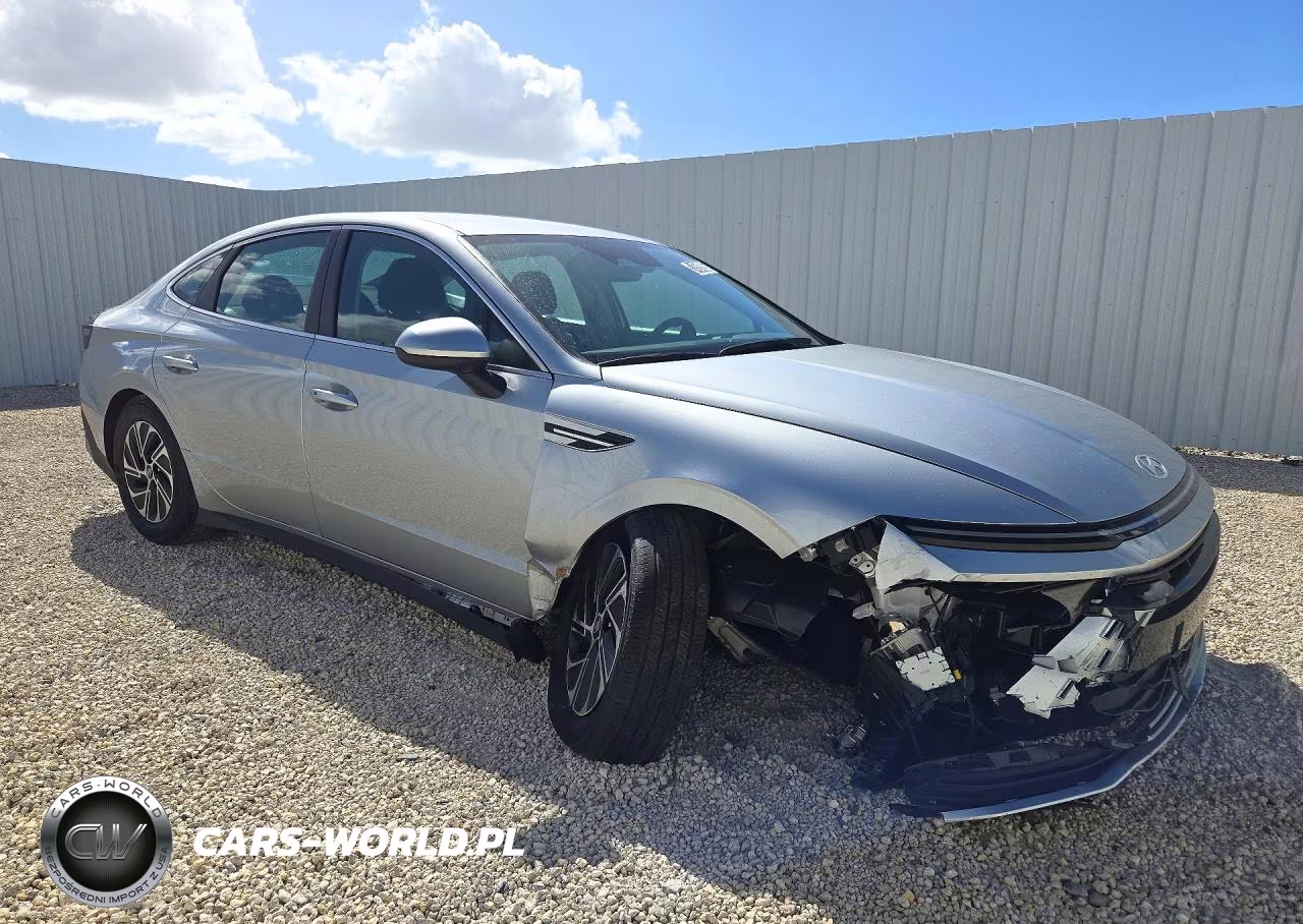 2026 Hyundai Sonata Hybrid Blue VIN:KMHL24JJ9TA144775 - 4