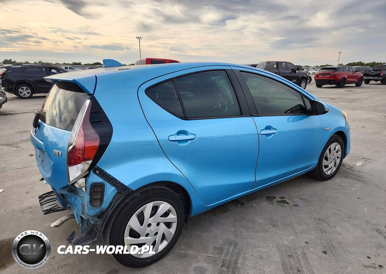 2015 Toyota Prius C Two VIN:JTDKDTB37F1108415 - 3