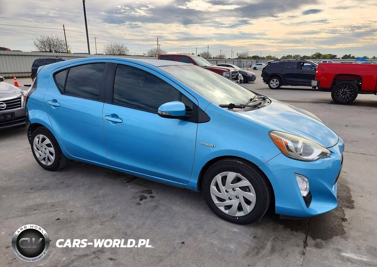 2015 Toyota Prius C Two VIN:JTDKDTB37F1108415 - 4