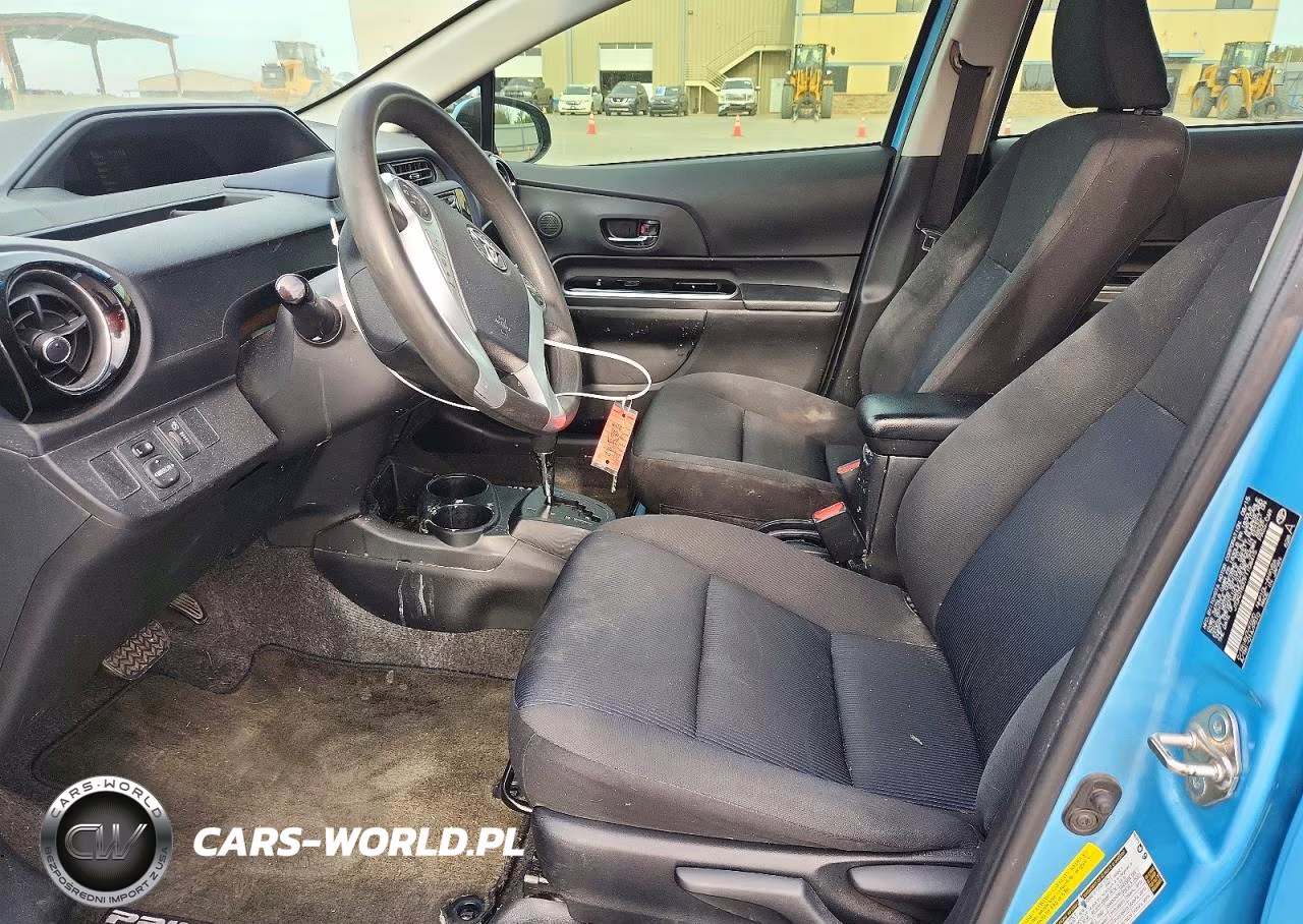 2015 Toyota Prius C Two VIN:JTDKDTB37F1108415 - 7