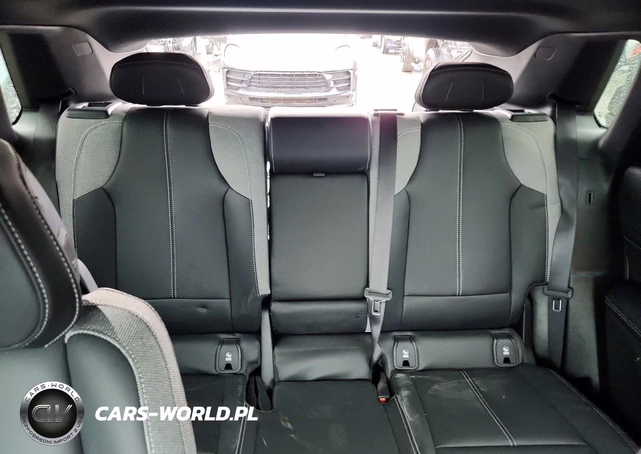 2024 Cadillac Lyriq Tech VIN:1GYKPMRK3RZ134715 - 10