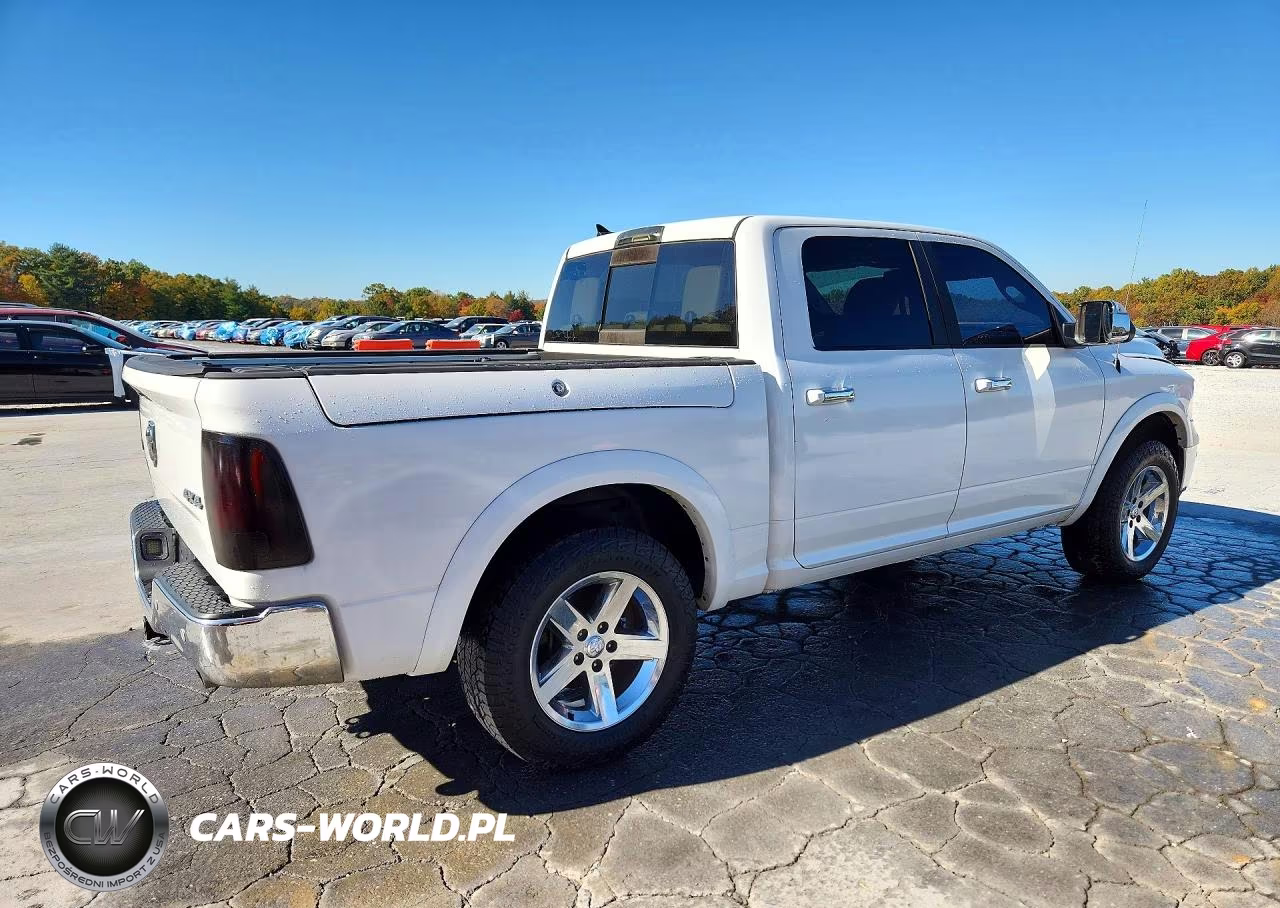 2015 Ram 1500 Laramie VIN:1C6RR7NT7FS512030 - 3