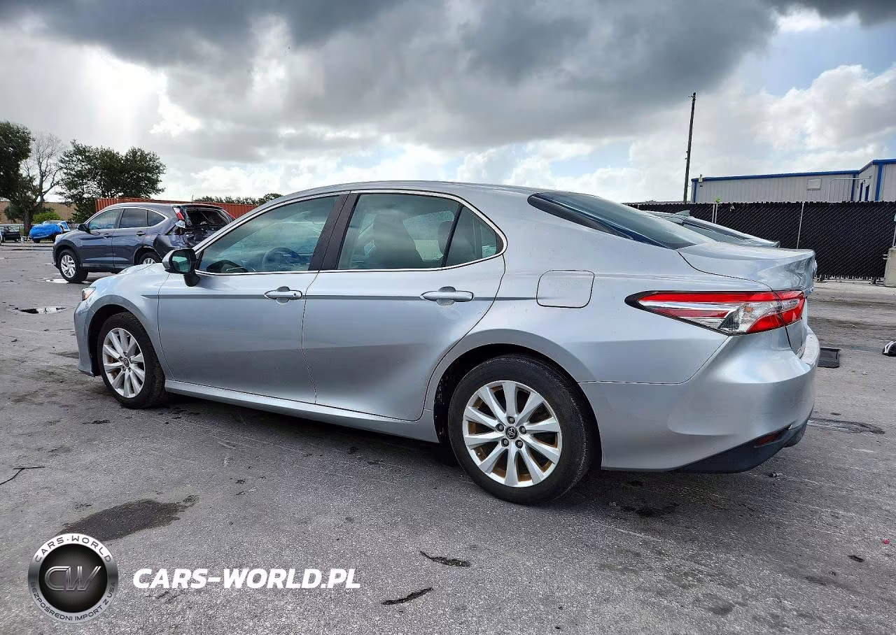 2018 Toyota Camry Le VIN:4T1B11HK7JU634297 - 2