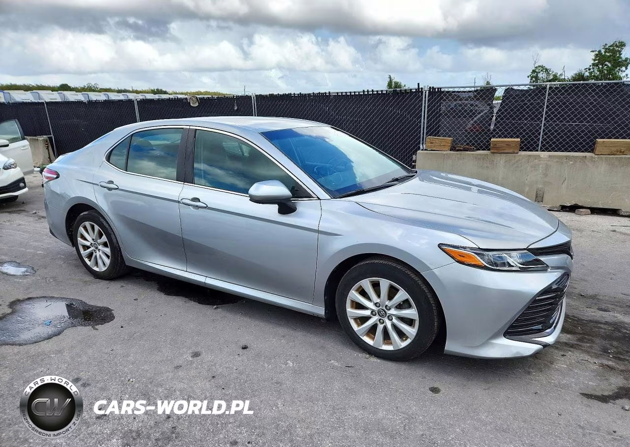 2018 Toyota Camry Le VIN:4T1B11HK7JU634297 - 4