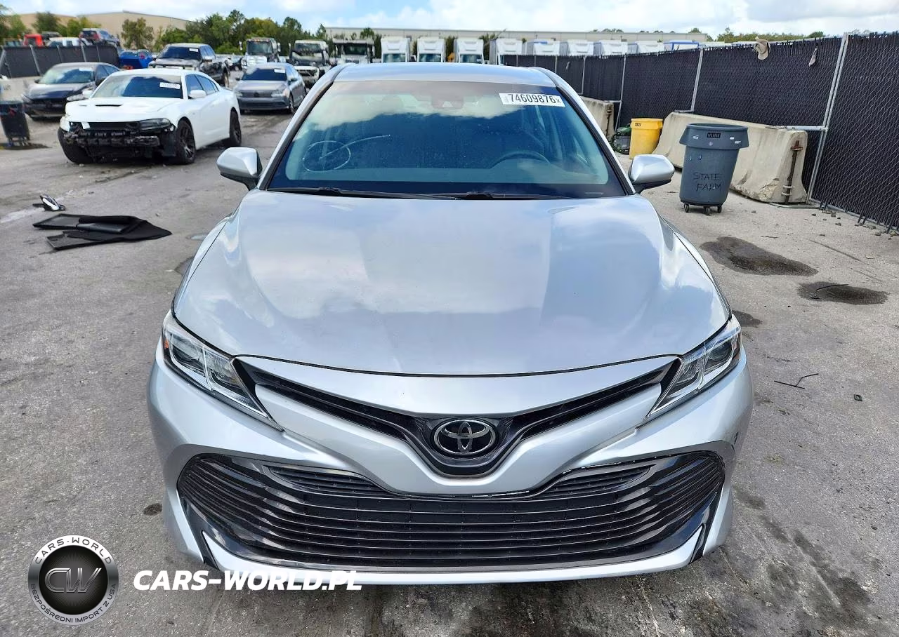 2018 Toyota Camry Le VIN:4T1B11HK7JU634297 - 5