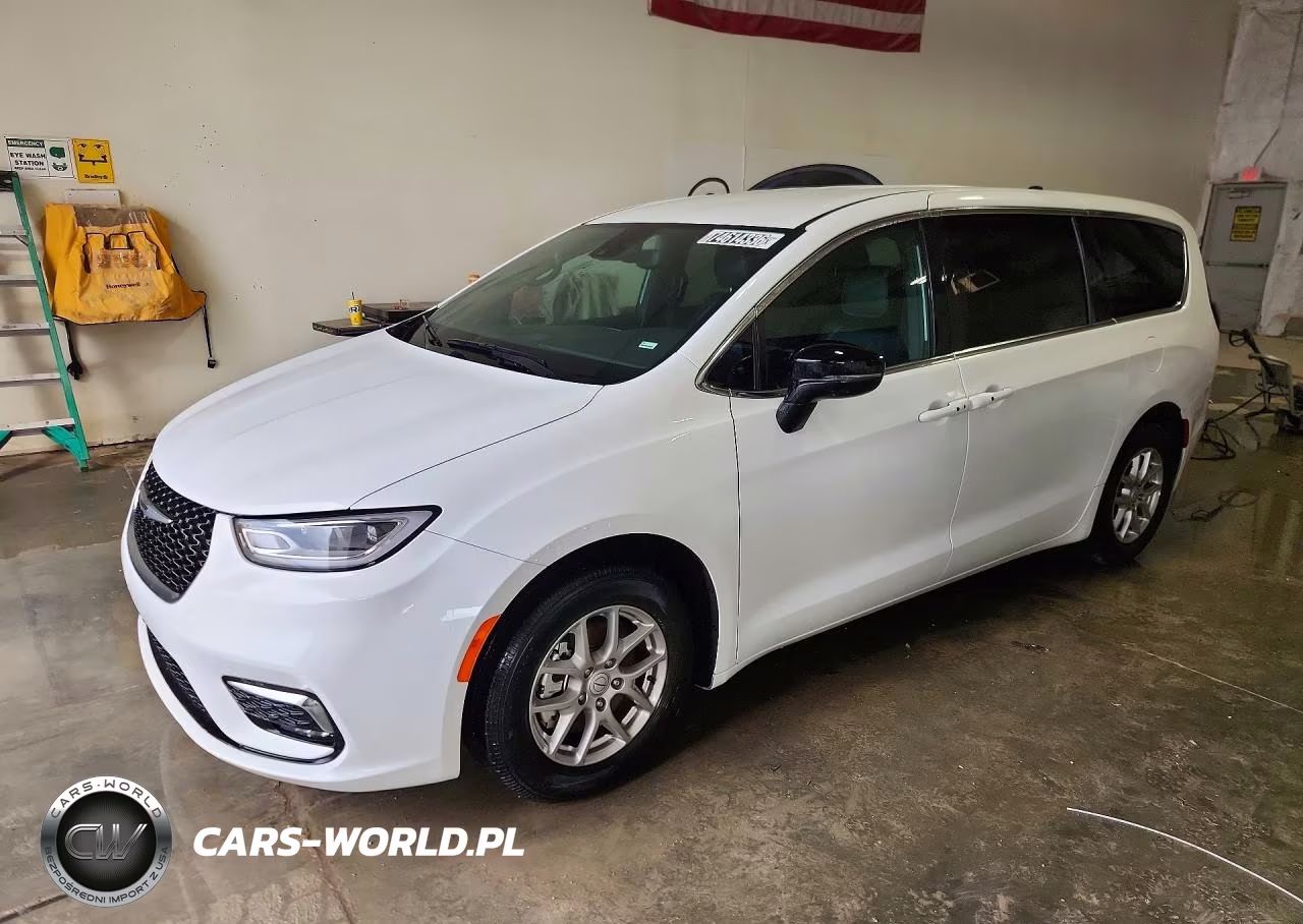 2026 Chrysler Pacifica Select VIN:2C4RC1BG4TR231654 - 1