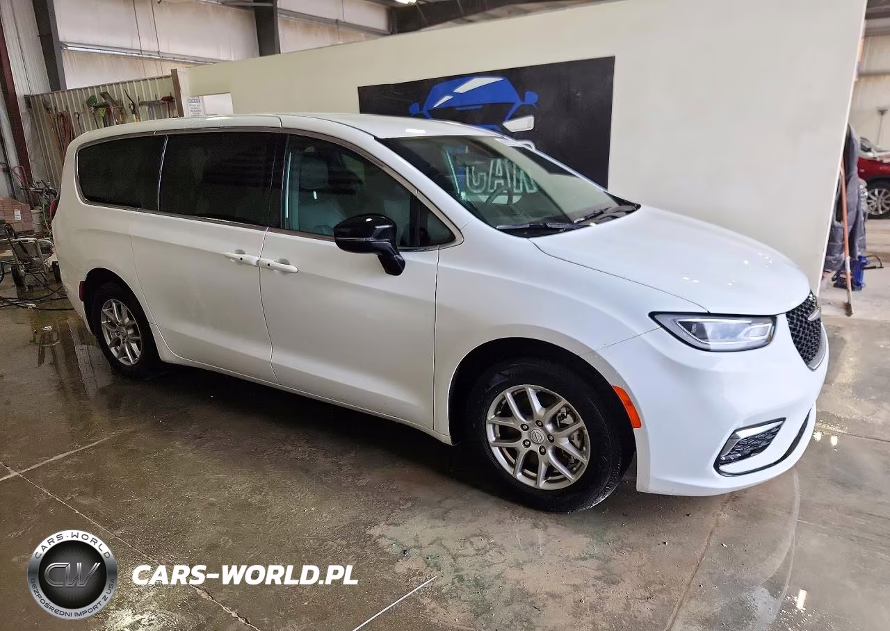2026 Chrysler Pacifica Select VIN:2C4RC1BG4TR231654 - 4