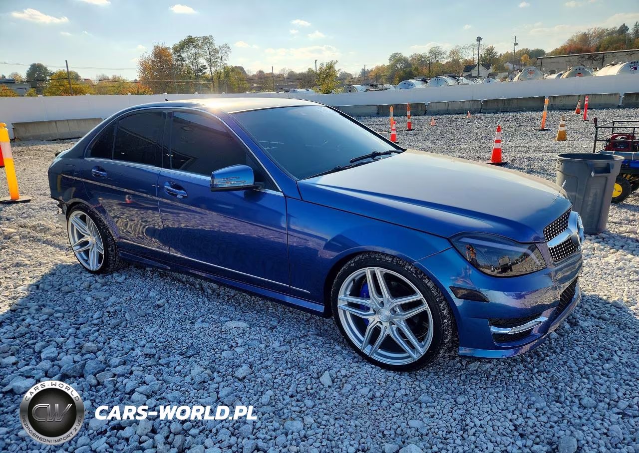 2012 Mercedes-Benz C 300 4Matic VIN:WDDGF8BB2CA712816 - 4