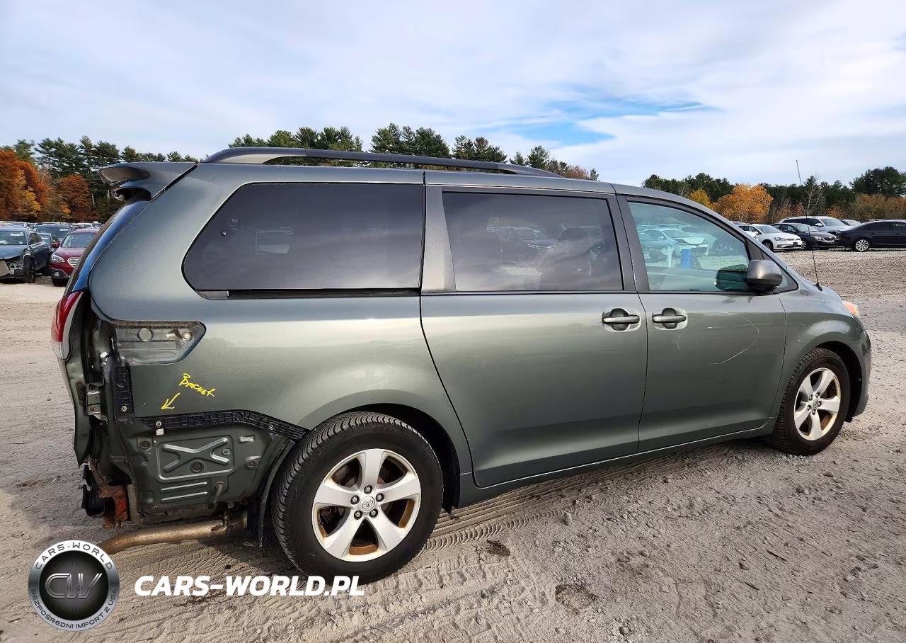 2013 Toyota Sienna Le VIN:5TDKK3DCXDS396594 - 3
