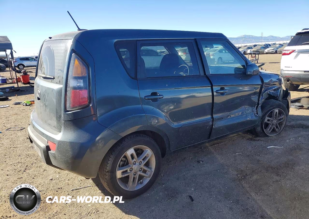 2011 Kia Soul + VIN:KNDJT2A22B7210827 - 3