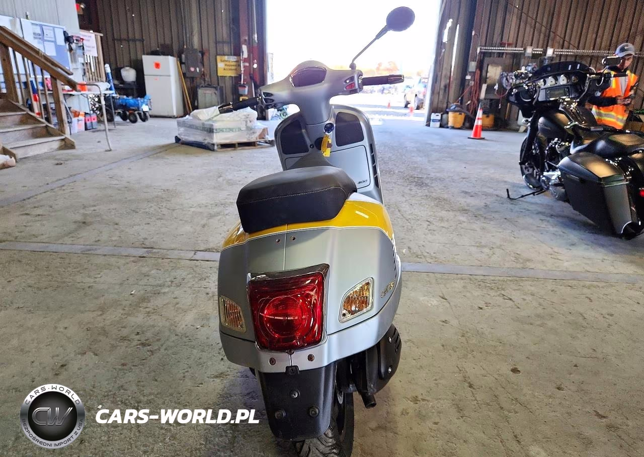 2021 Vespa Moped VIN:ZAPMA39M9M5202123 - 4