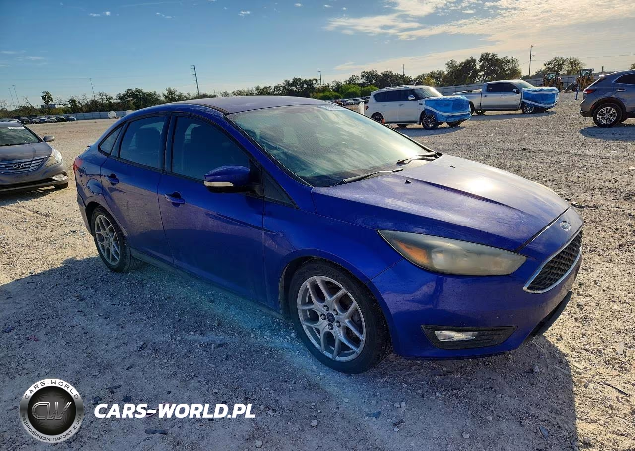 2015 Ford Focus Se VIN:1FADP3F27FL230428 - 4