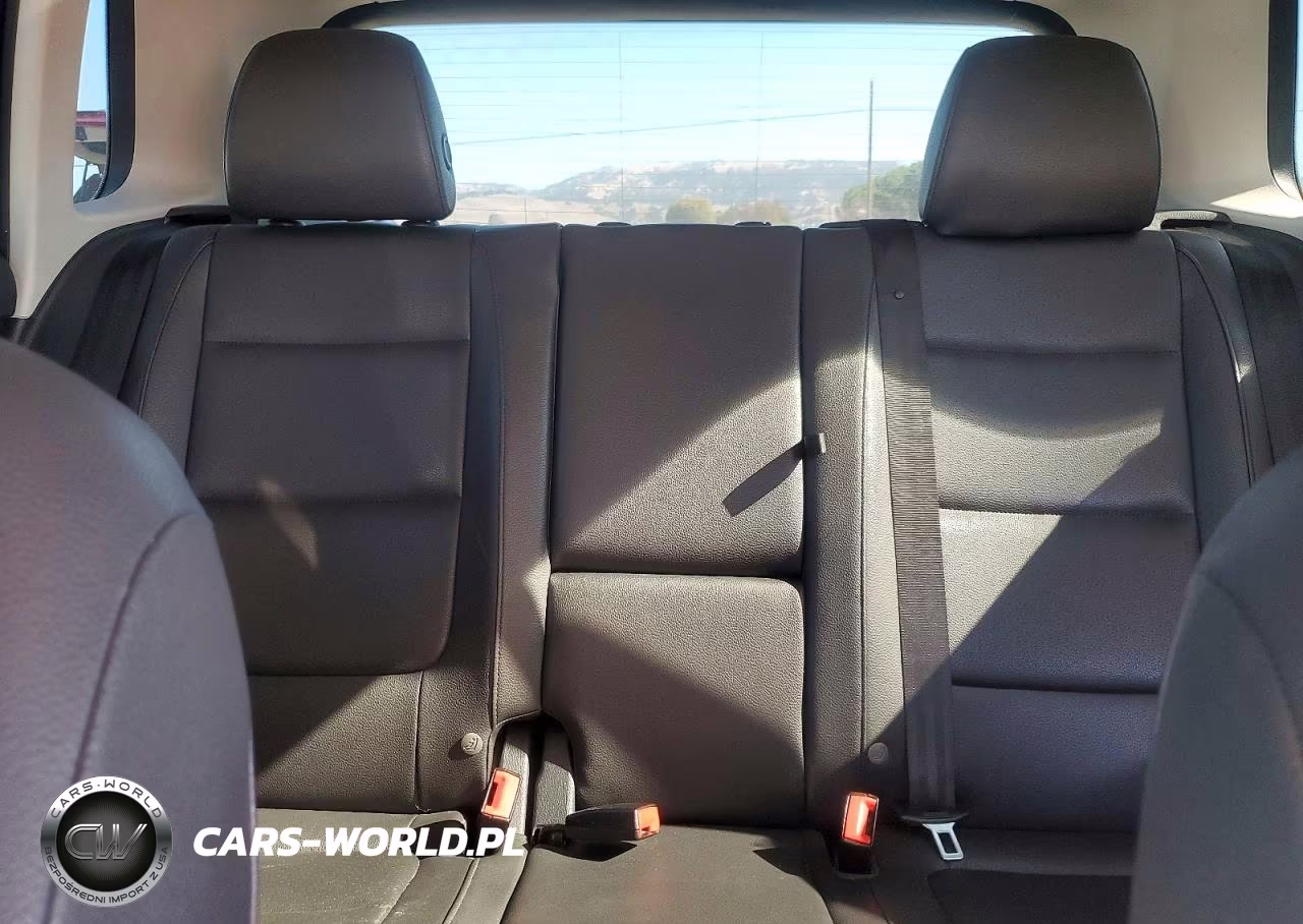 2016 Volkswagen Tiguan S VIN:WVGAV7AX5GW502399 - 10