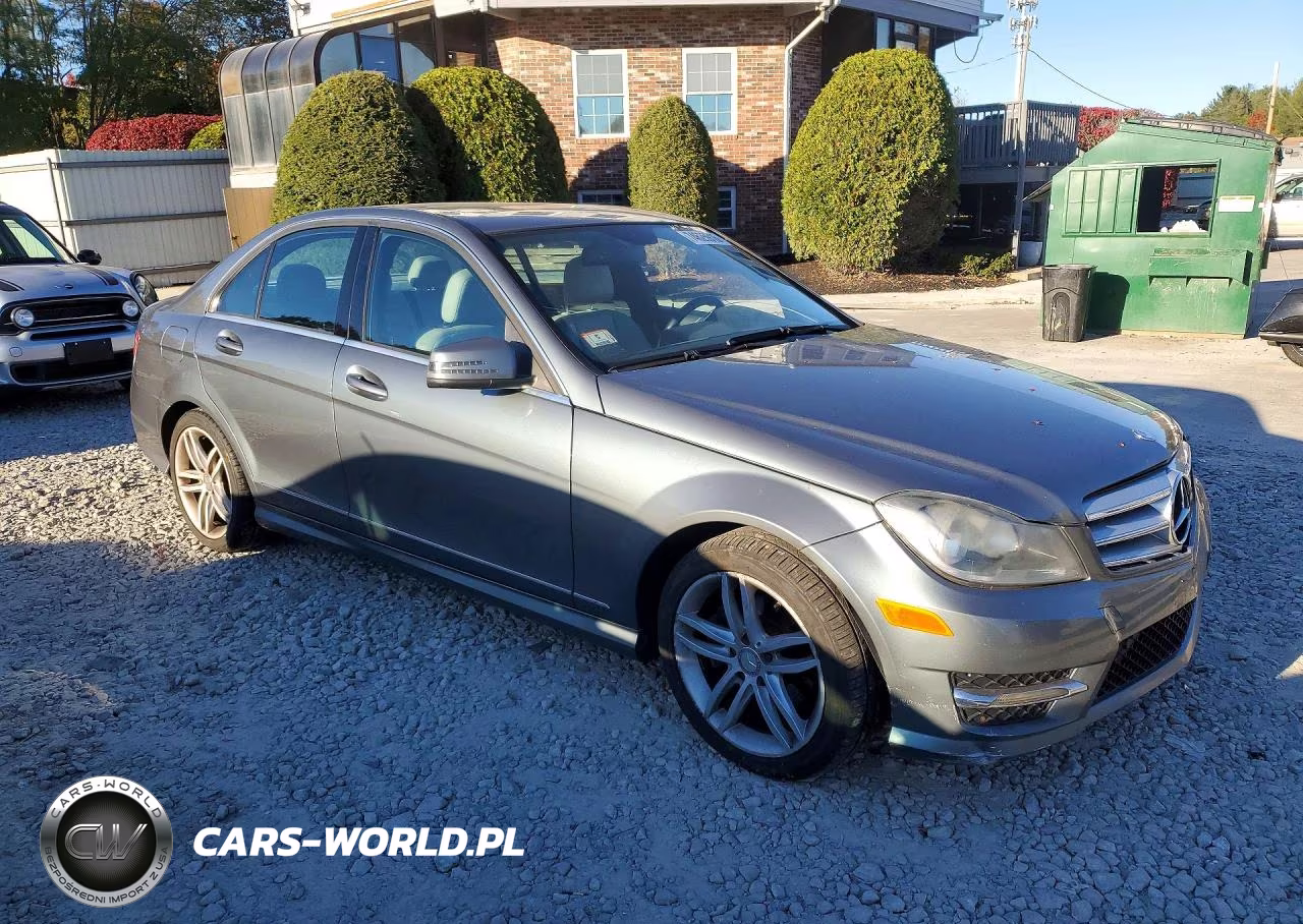 2012 Mercedes-Benz C 300 4Matic VIN:WDDGF8BB3CF927253 - 4