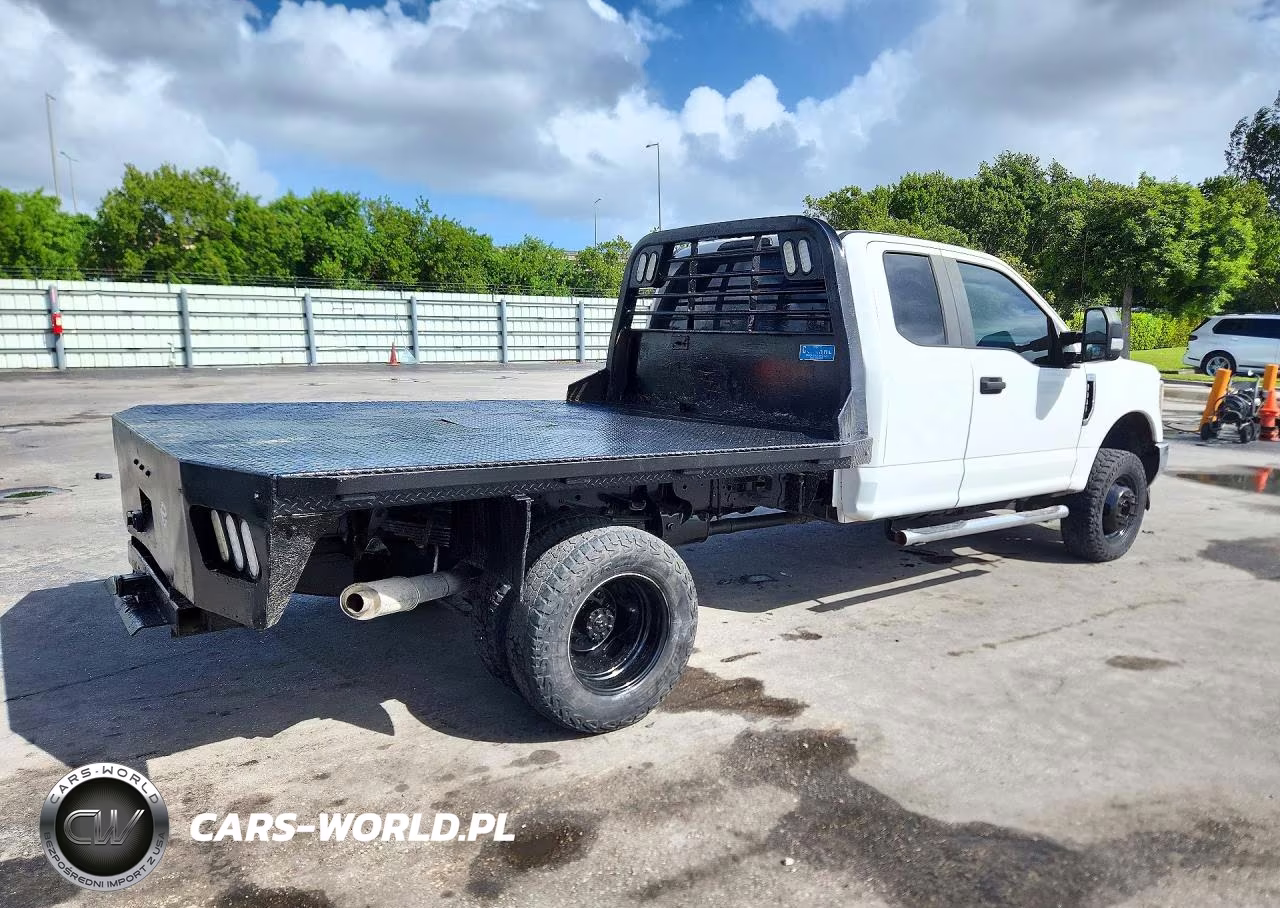2019 Ford F350 Super Duty VIN:1FD8X3H69KEF25133 - 3