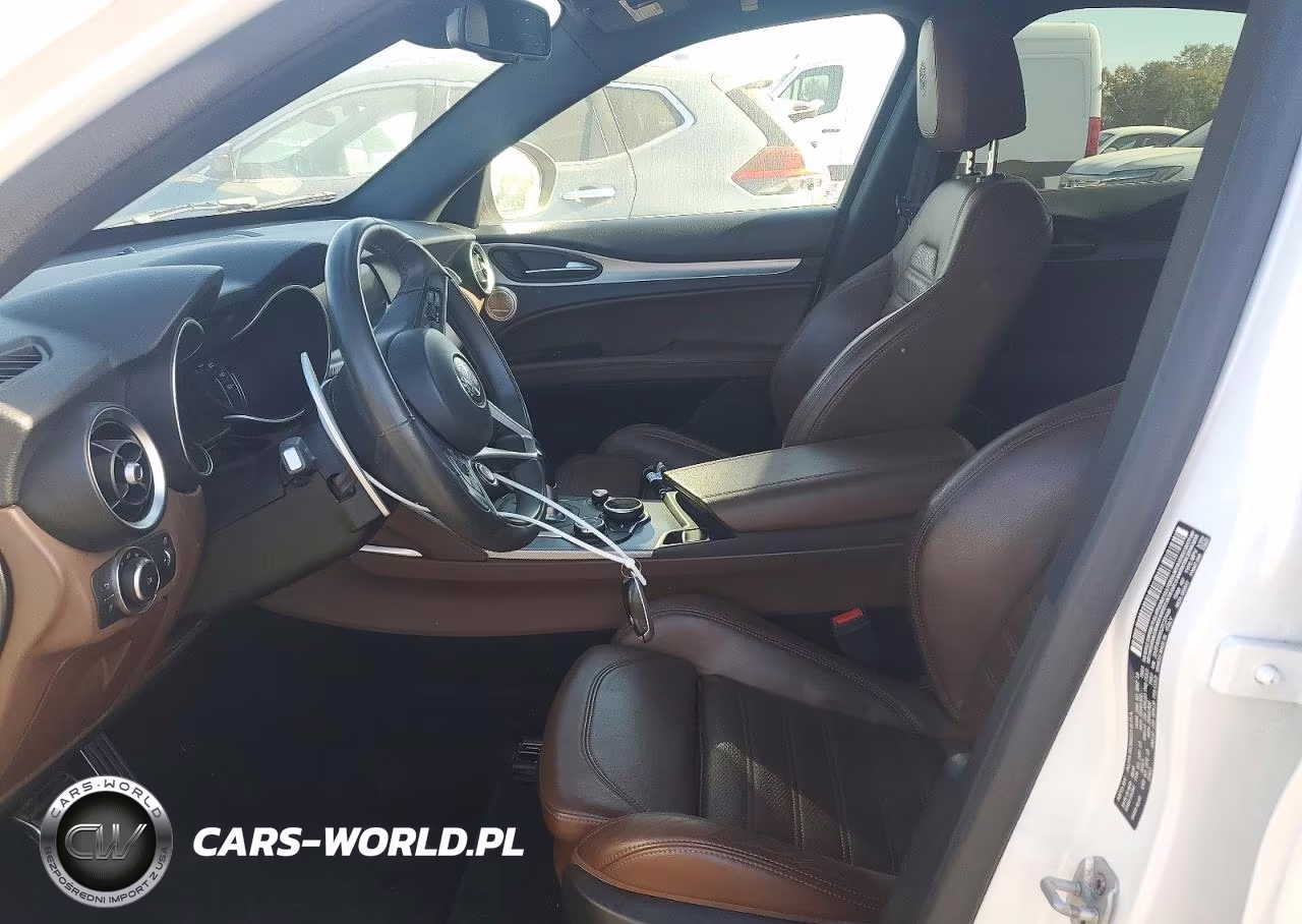 2018 Alfa Romeo Stelvio Ti Sport VIN:ZASFAKNN5J7C27448 - 7