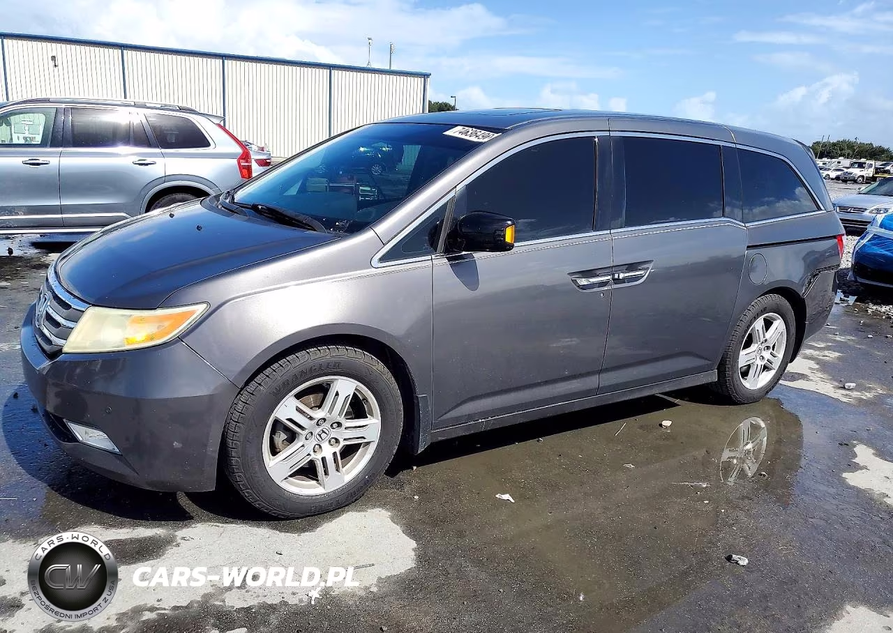 2013 Honda Odyssey Touring – zdjęcie 1 z 13