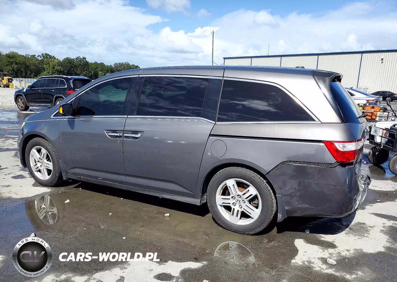 2013 Honda Odyssey Touring VIN:5FNRL5H93DB060747 - 2