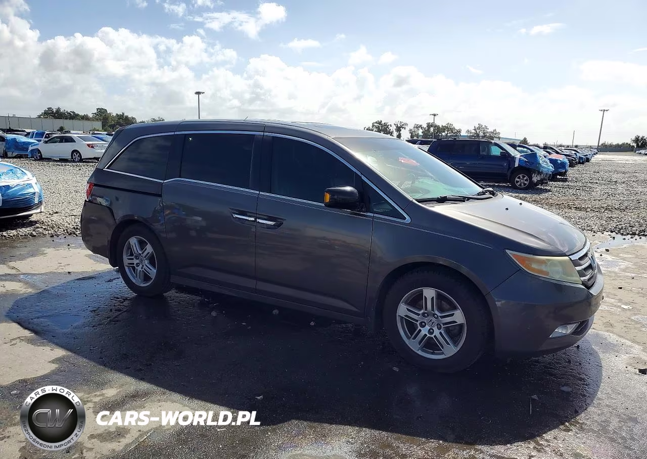 2013 Honda Odyssey Touring VIN:5FNRL5H93DB060747 - 4