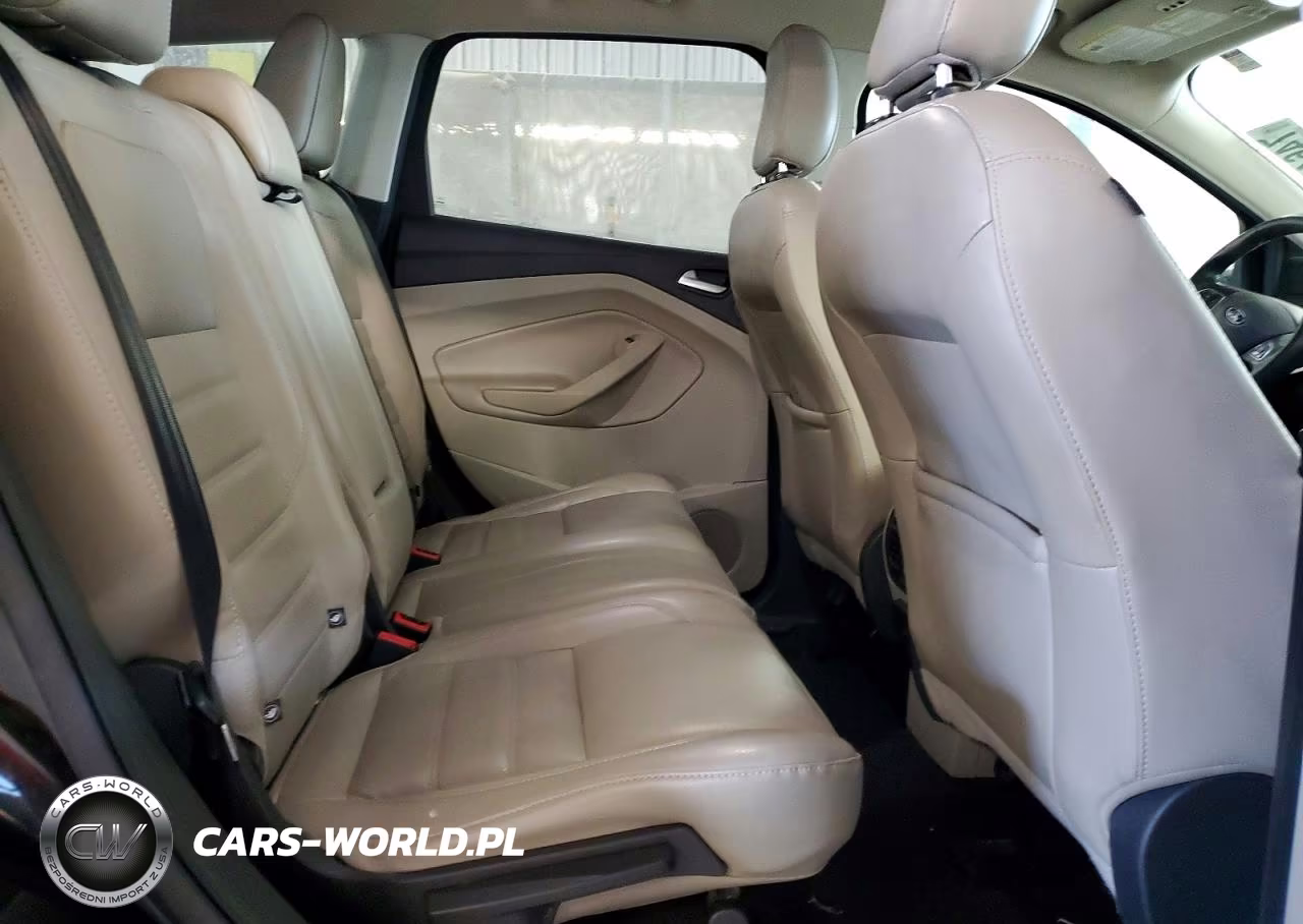 2019 Ford Escape Titanium VIN:1FMCU9J98KUA97233 - 10