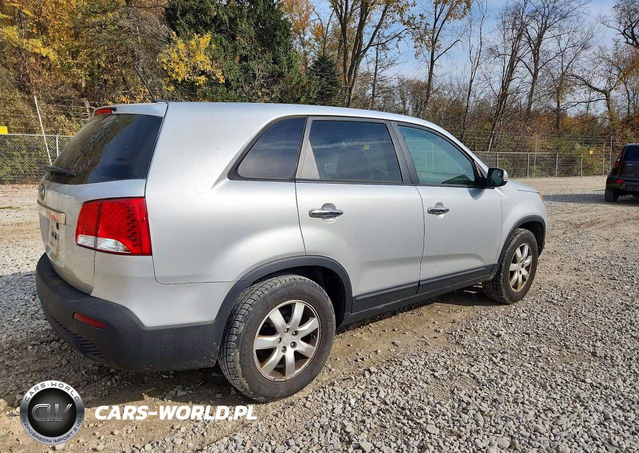 2012 Kia Sorento Lx VIN:5XYKT3A14CG189713 - 3
