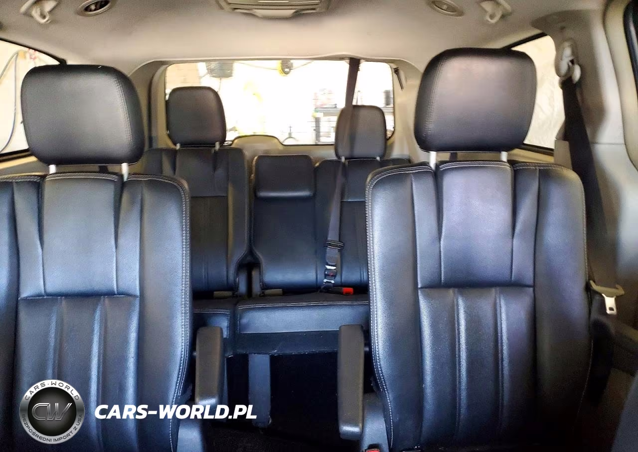 2016 Chrysler Town & Country Touring VIN:2C4RC1BG4GR212558 - 10