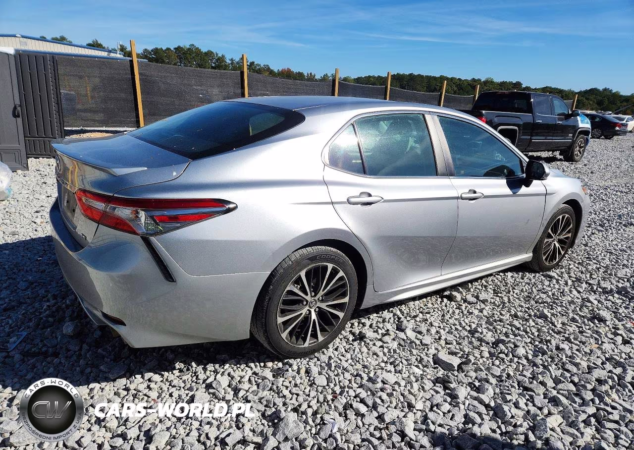 2018 Toyota Camry Se VIN:4T1B11HK8JU653697 - 3