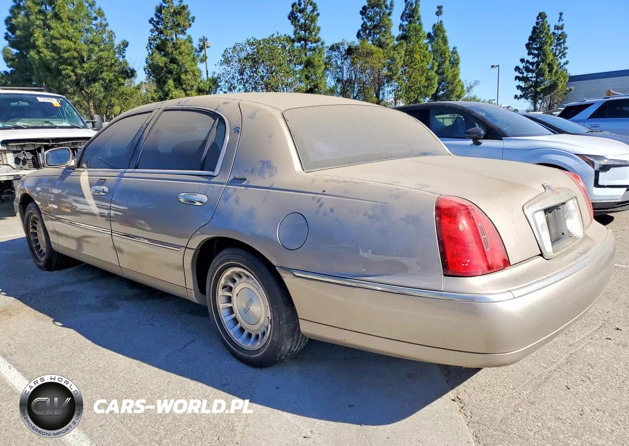 2000 Lincoln Town Car Executive VIN:1LNHM81W1YY940308 - 2