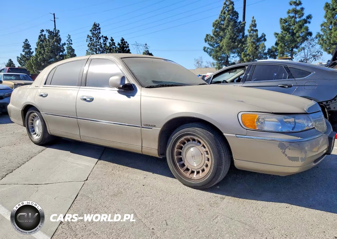 2000 Lincoln Town Car Executive VIN:1LNHM81W1YY940308 - 4