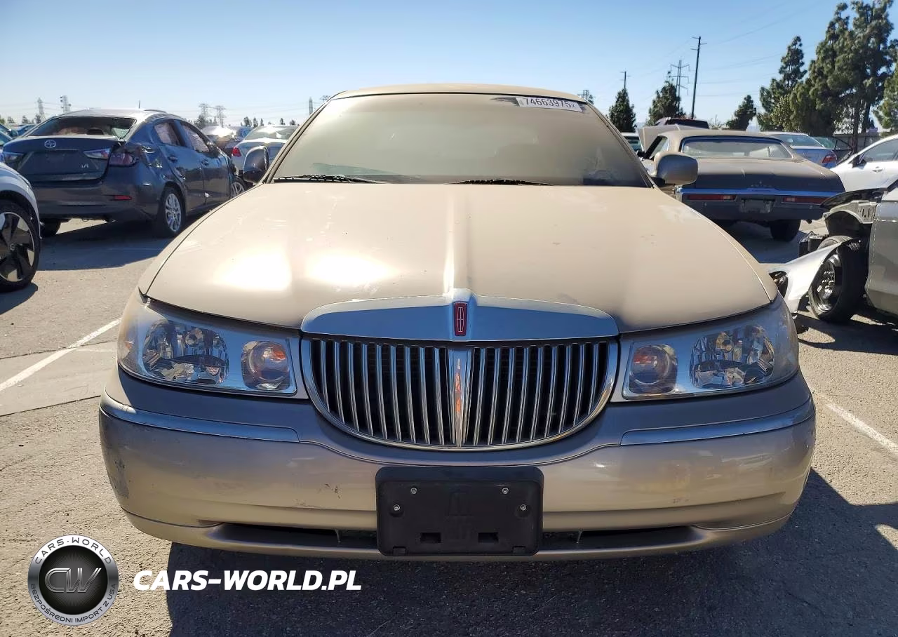 2000 Lincoln Town Car Executive VIN:1LNHM81W1YY940308 - 5