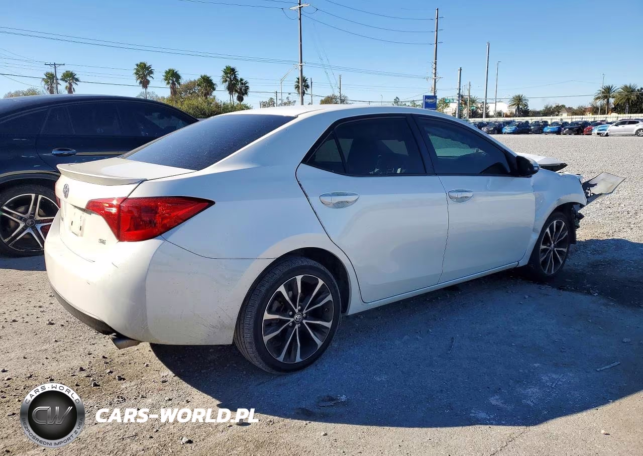 2018 Toyota Corolla Se VIN:5YFBURHE1JP786111 - 3