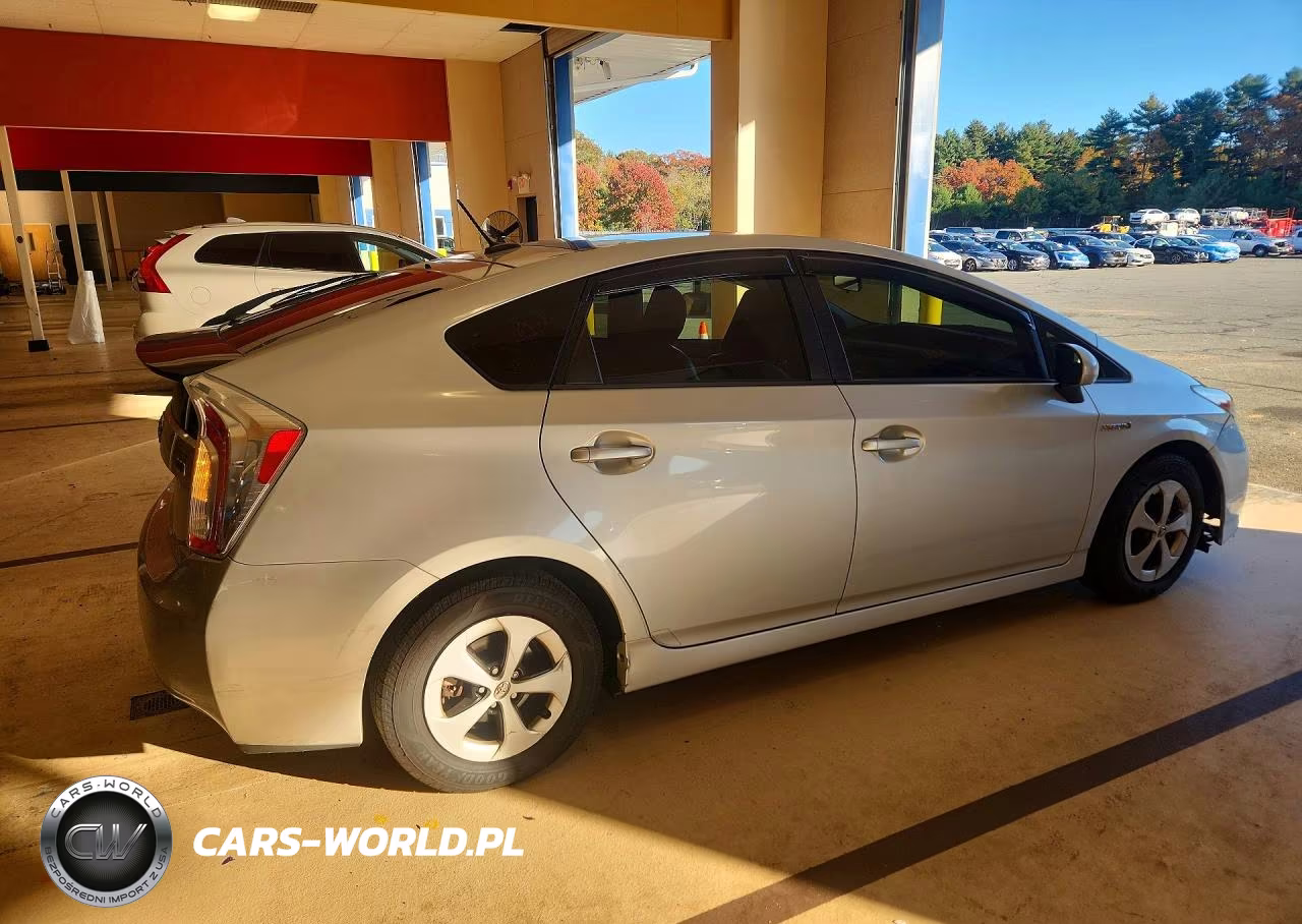 2015 Toyota Prius Three VIN:JTDKN3DU8F0419716 - 3