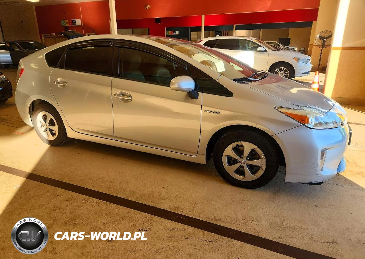 2015 Toyota Prius Three VIN:JTDKN3DU8F0419716 - 4