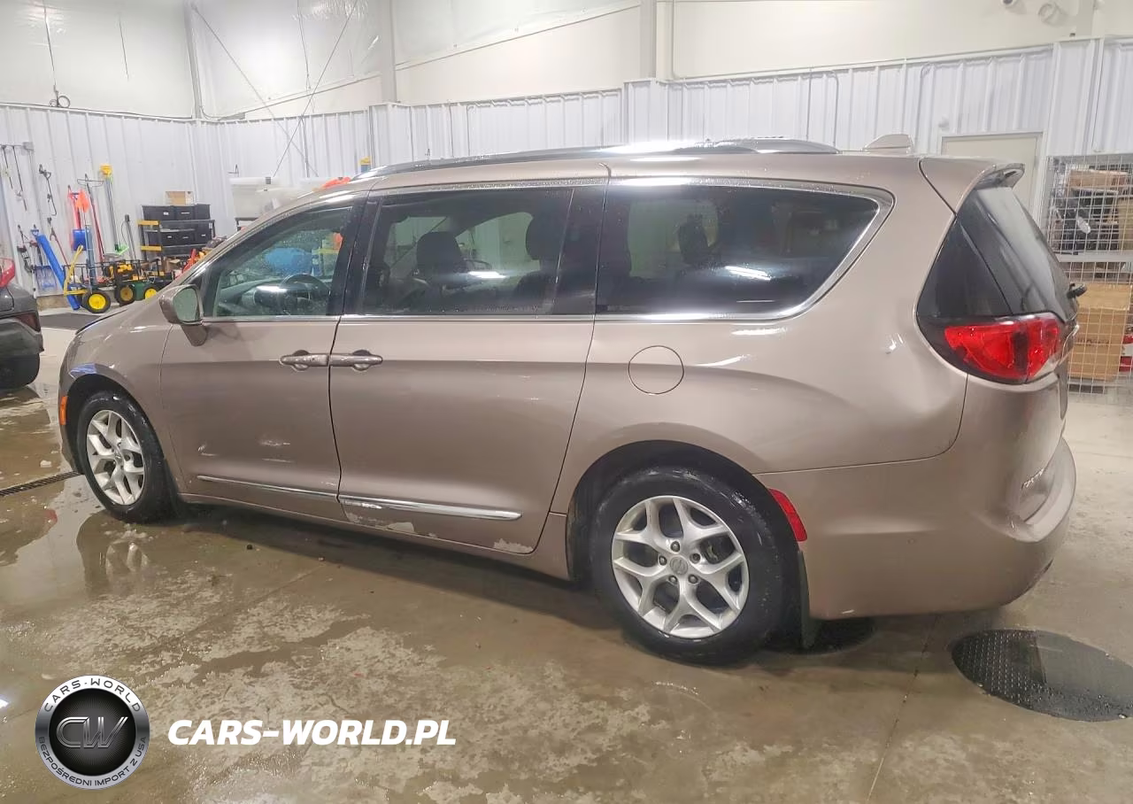 2017 Chrysler Pacifica Touring L Plus VIN:2C4RC1EG8HR669659 - 2