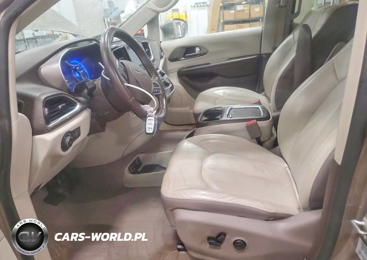 2017 Chrysler Pacifica Touring L Plus VIN:2C4RC1EG8HR669659 - 7