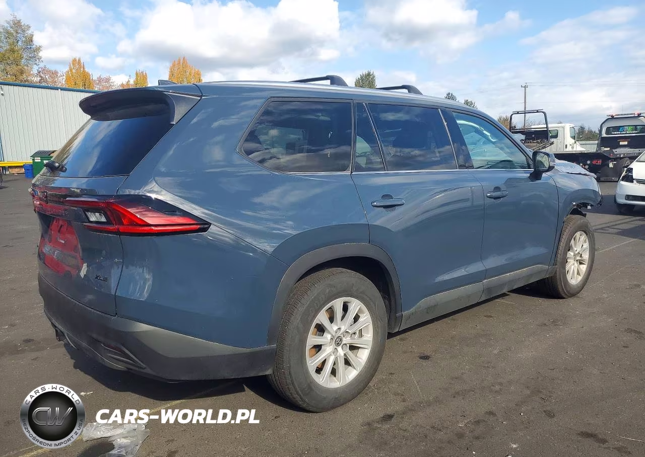 2025 Toyota Highlander VIN:5TDAAAB54SS097591 - 3