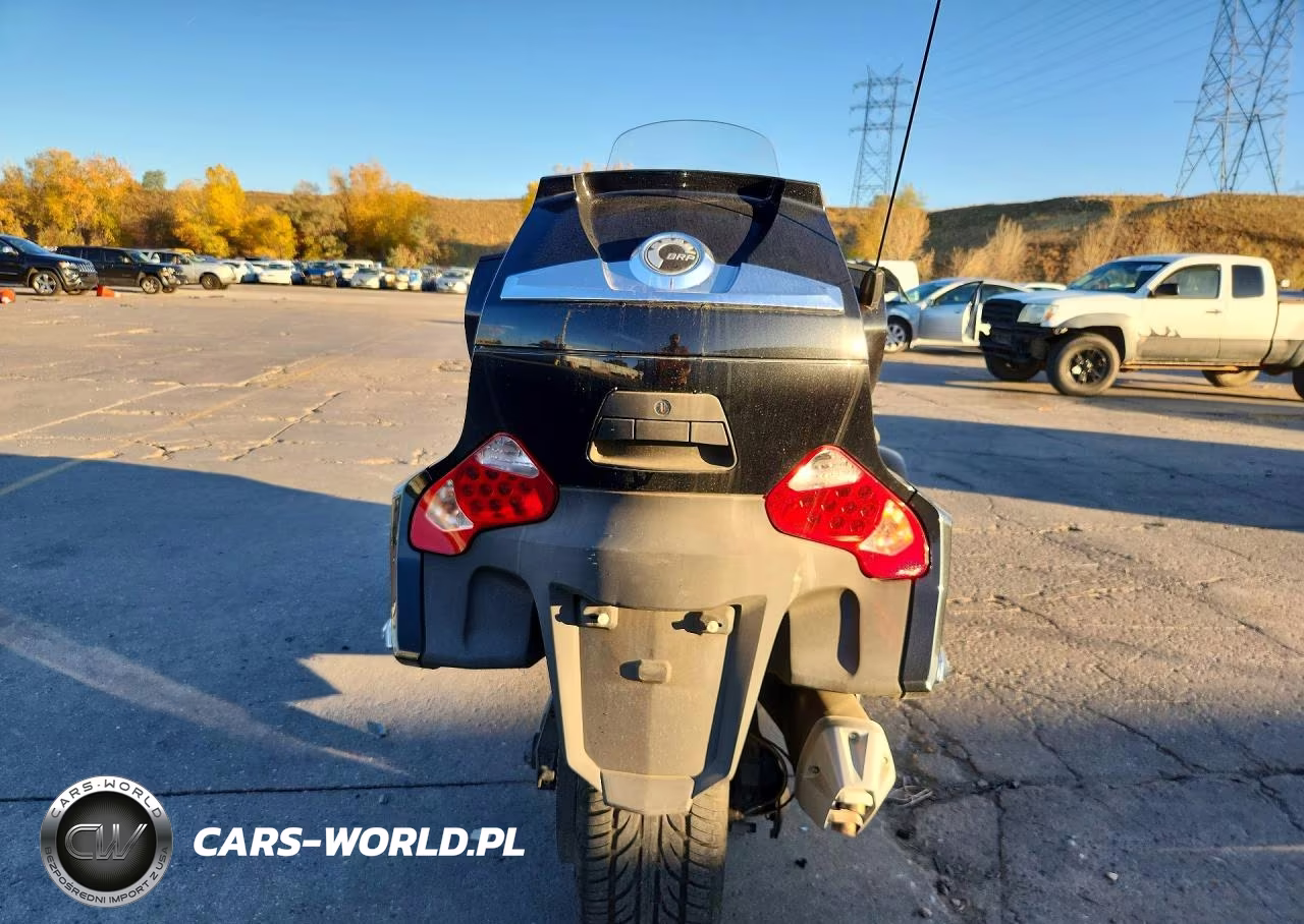2010 Can-Am Spyder Roadster Rt VIN:2BXJBLC17AV000791 - 4